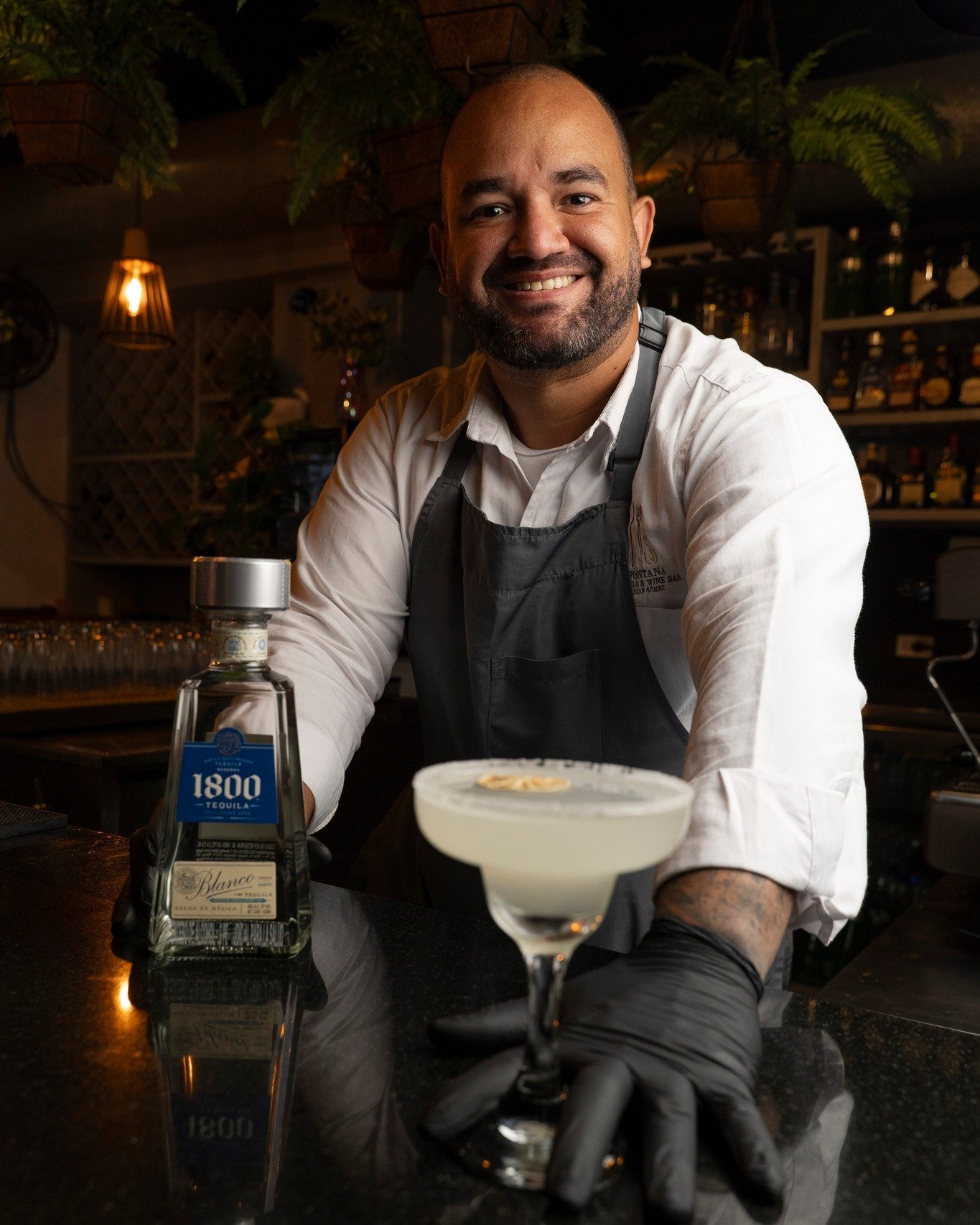 🍸 Margarita en proceso...
Porque el show empieza desde la barra ✨
¿Team clásico o con twist de fruta?
👇 Cuéntanos cómo te gusta tu Margarita y ven a ver cómo la preparamos en La Fontana.
⏰Te esperamos de lunes a domingo, de 12:00 p.m. a 10:00 p.m.
📍Bocagrande Av. San Martín Calle 6
📞Reserva +57 3156115461