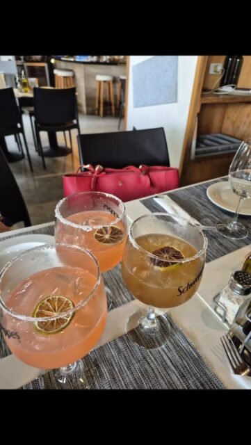 Cuando la cojes suave,  puro Sparkling de Tamarindo o Toronja.... Probando los Famosos Arancinis con Prosciutto y Queso.....que pronto estaran en la carta.... con Amigas y buena musica.....
@lafontanatwb #cartagenadeíndias #bocagrande #restaurantescartagenadeindias