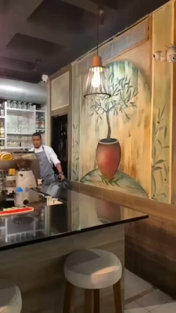 Jajajajajaj... esa es la actitud....
Andamos buscando MAS ,  MAS clientes que vengan ..... pa ponele oficio a estos Pelaos..... jajajajajjajaja.  Siempre con buena actitud.
Los adoramos..... Vamos EQUIPO

#cartagena #restaurantelafontana #actitudpositiva #comidaitaliana